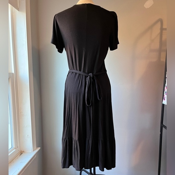 🏷️ 2/$20 ELOQUII Ruffle Hem Wrap Dress - Picture 7 of 9